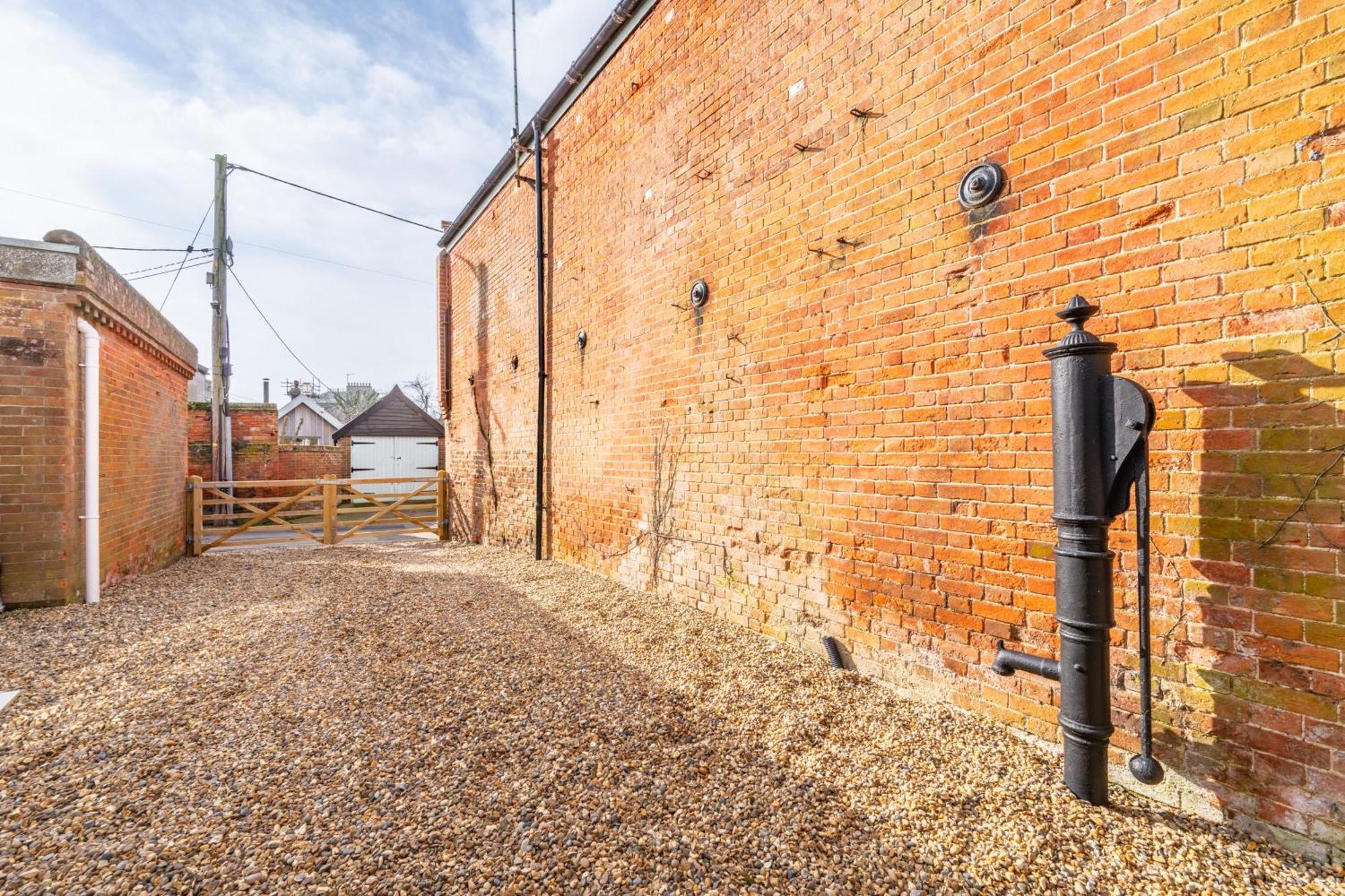 17 Market Place And The Vault Holiday home Southwold