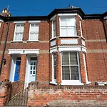 5 Salisbury Road