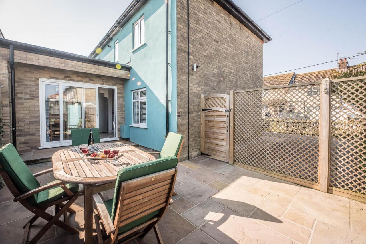Swifts, Holiday home *