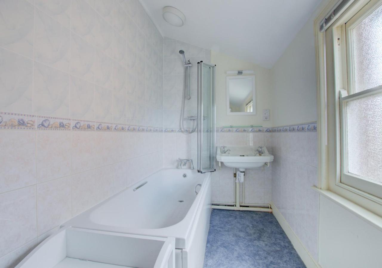 54 Stradbroke Road *
