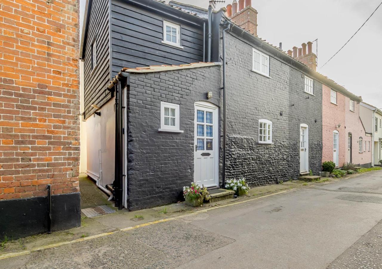 Black Holiday home *