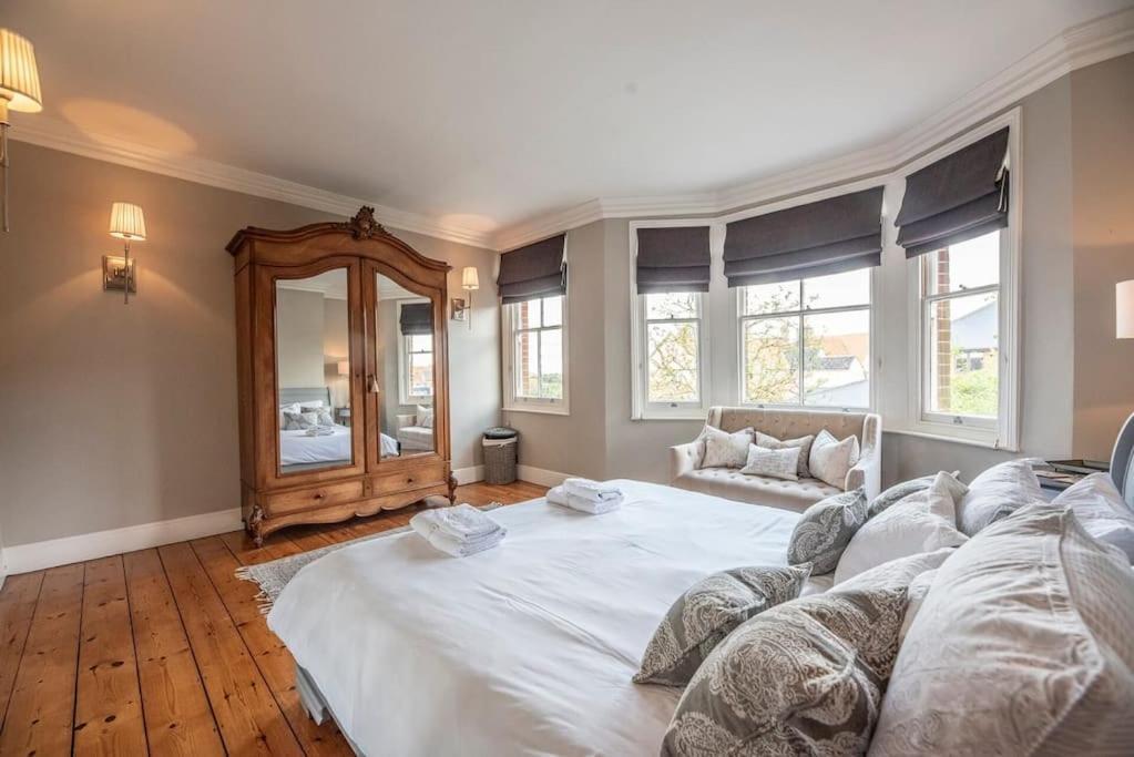 15 York Road, *