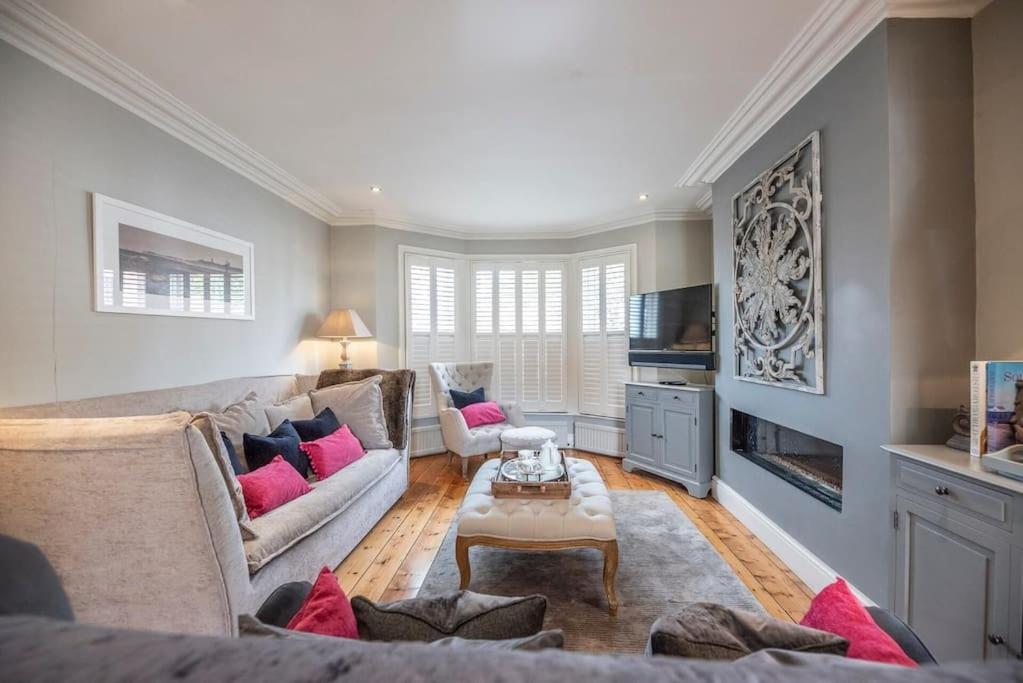 15 York Road, *