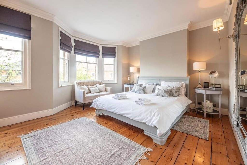 15 York Road, *