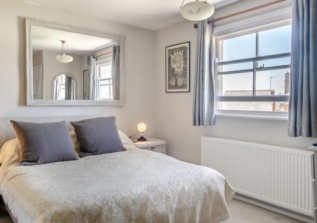 Apartment 10b South