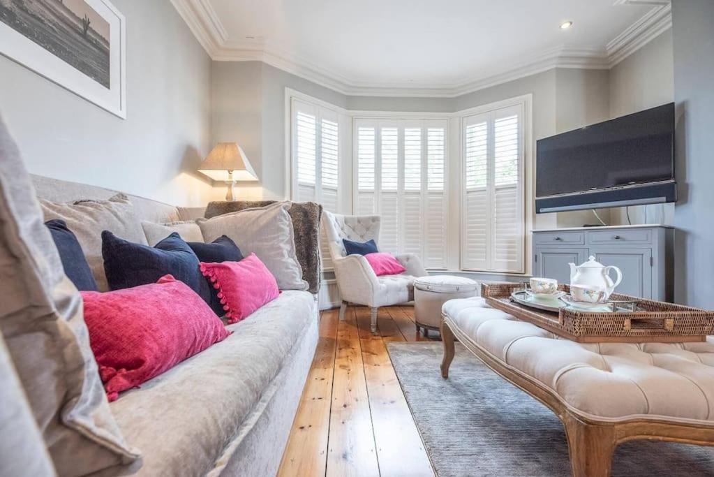 15 York Road, *