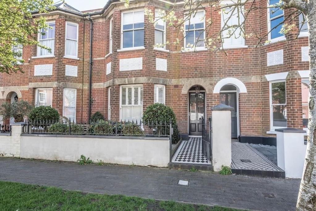 15 York Road, Holiday home