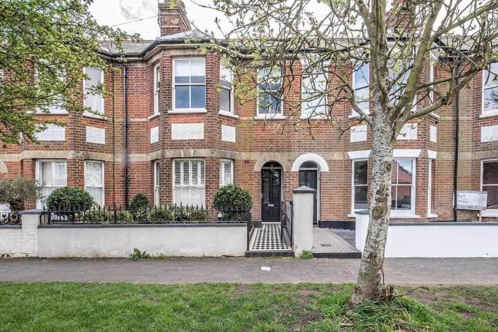 15 York Road, * Southwold
