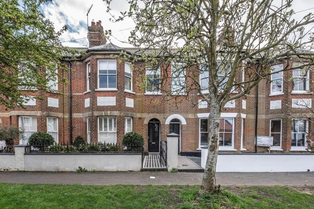 15 York Road, *