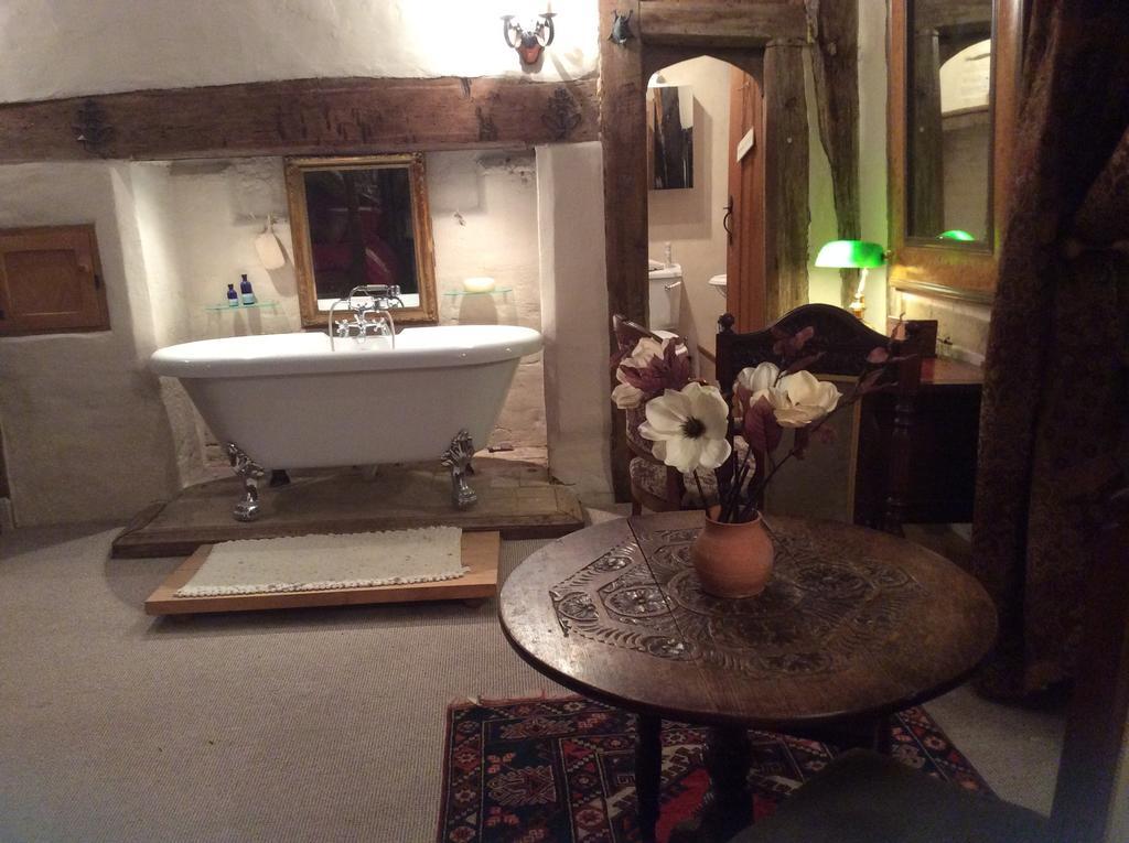 Valley Farmhouse, Westhall Bed & Breakfast 4*